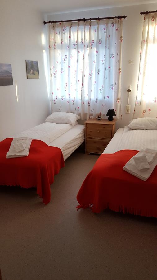 Guesthouse Leirubakki Asolfsstathir Bagian luar foto