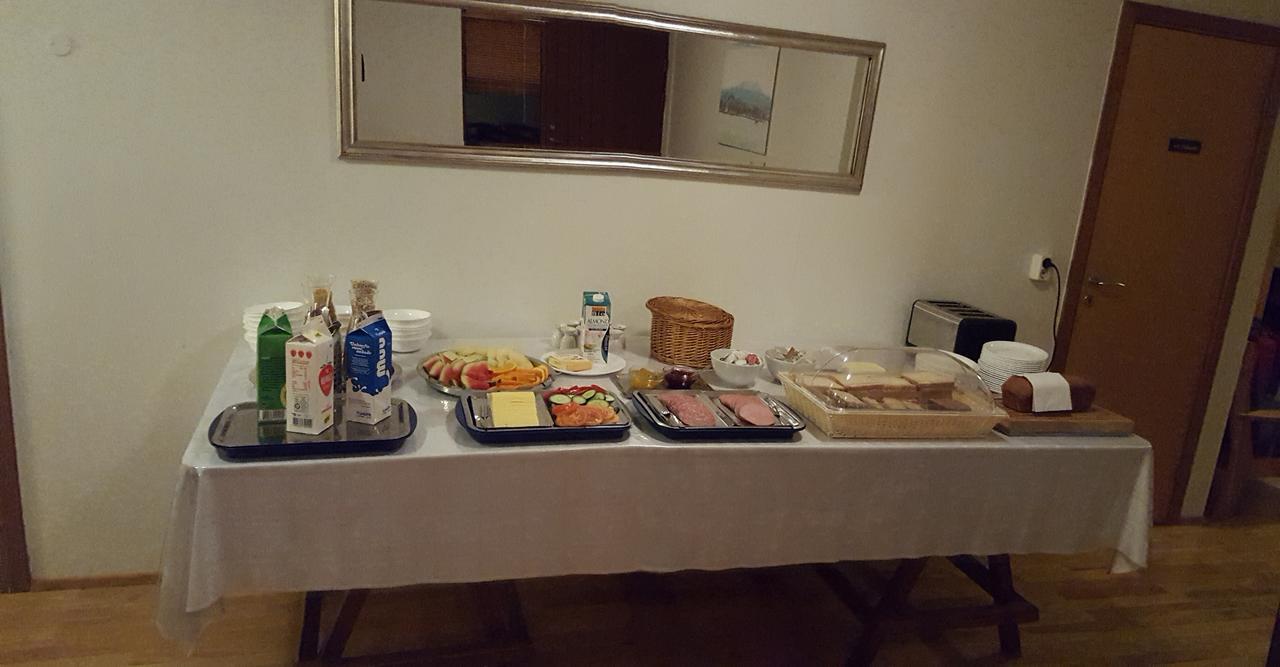 Guesthouse Leirubakki Asolfsstathir Bagian luar foto